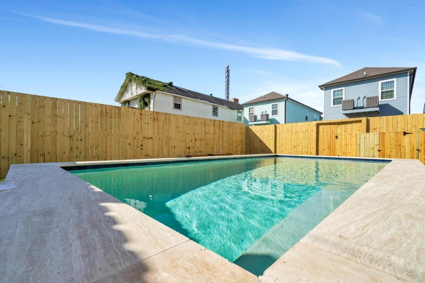 4br Mid-city House With Pool Modern & Spacious Holiday home