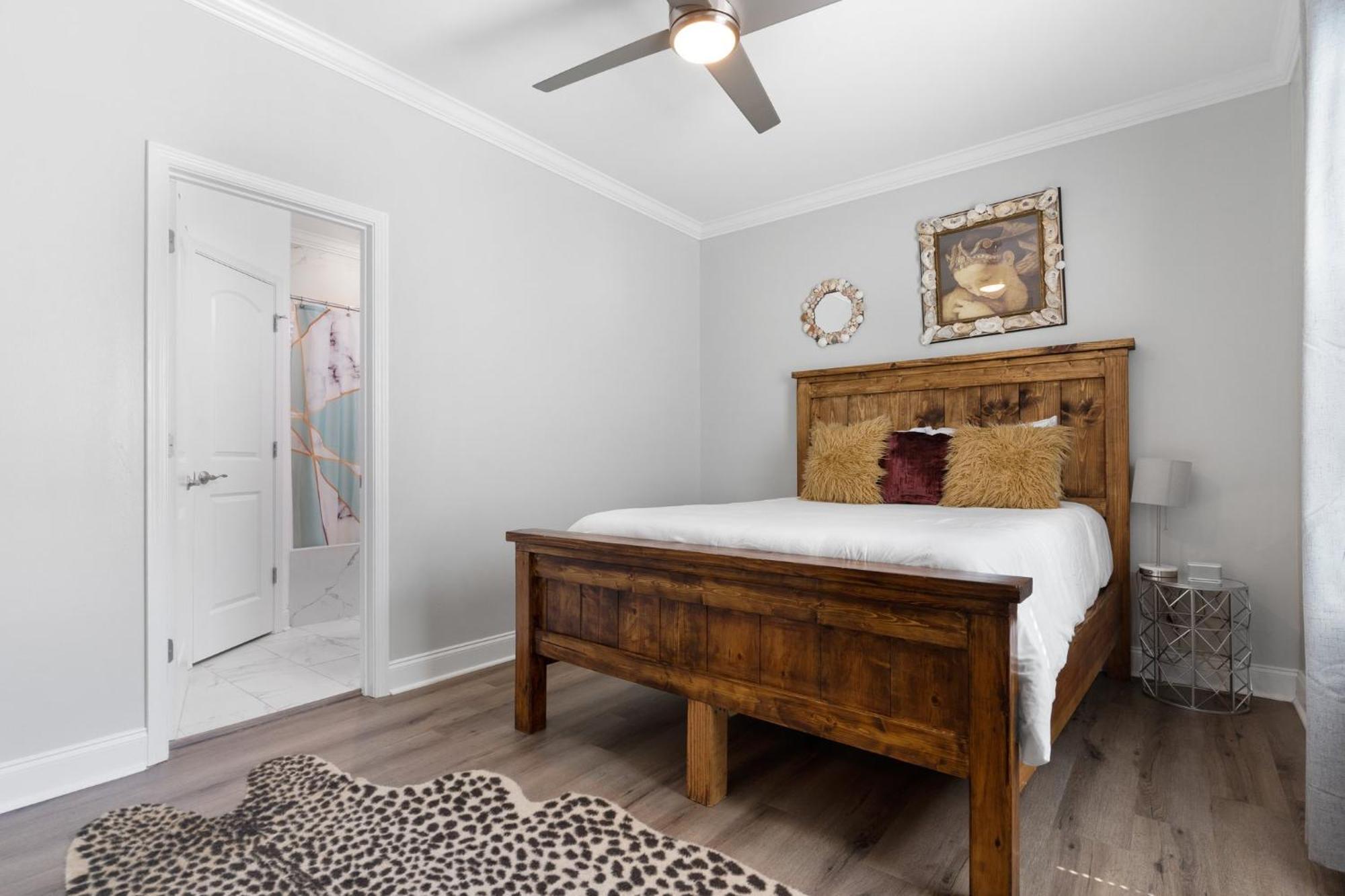 Holiday home 4br Mid-city House With Pool Modern & Spacious *