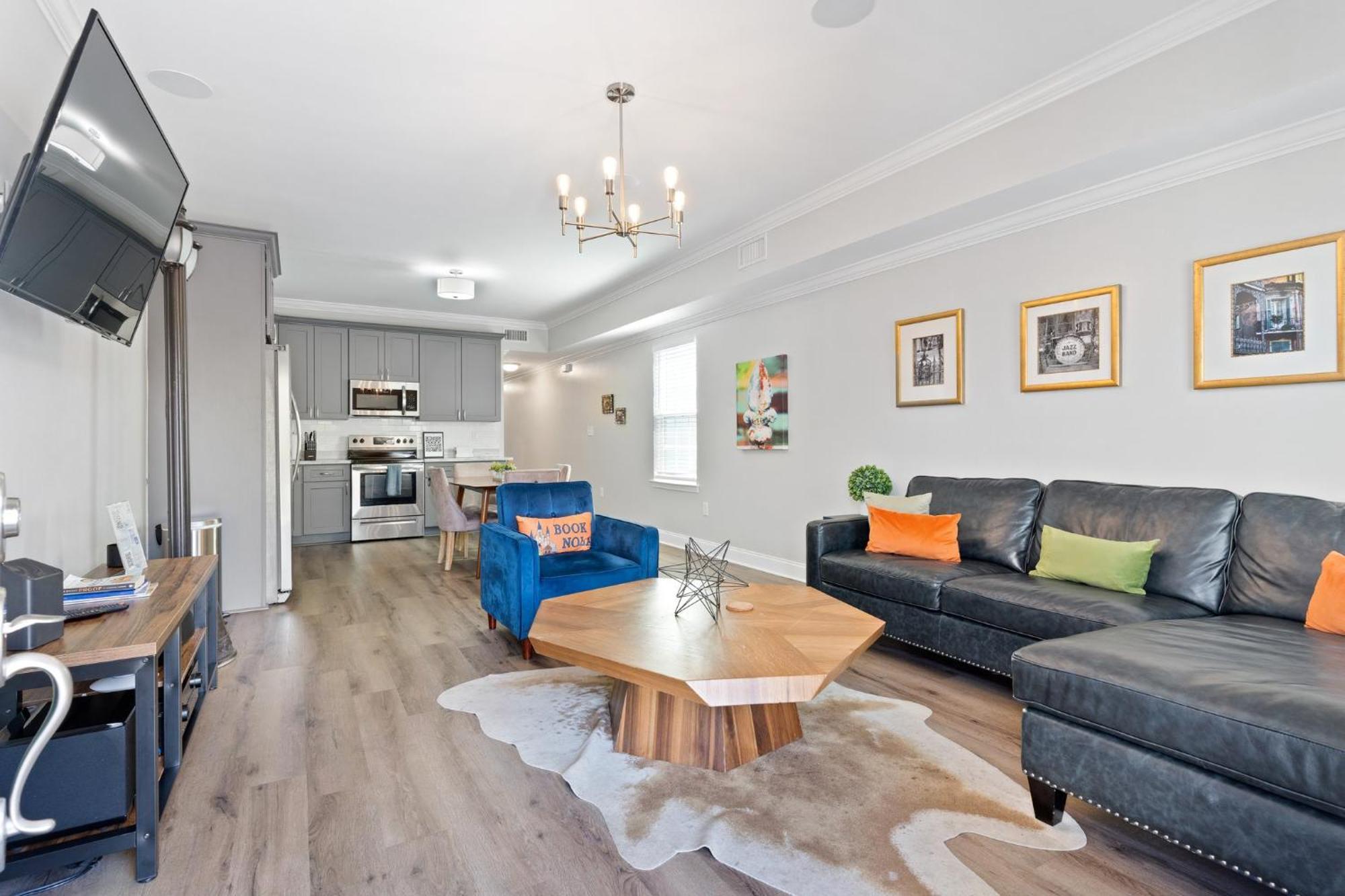 4br Mid-city House With Pool Modern & Spacious