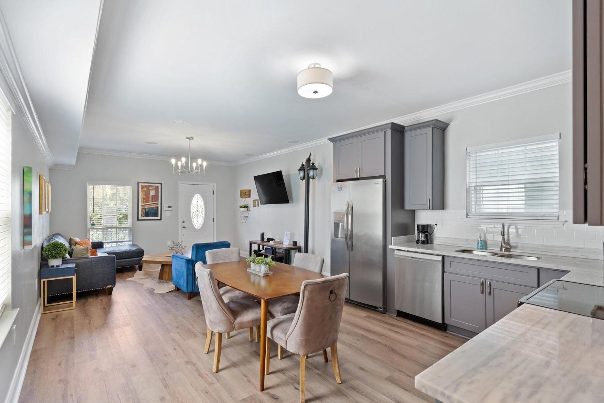 4br Mid-city House With Pool Modern & Spacious Holiday home