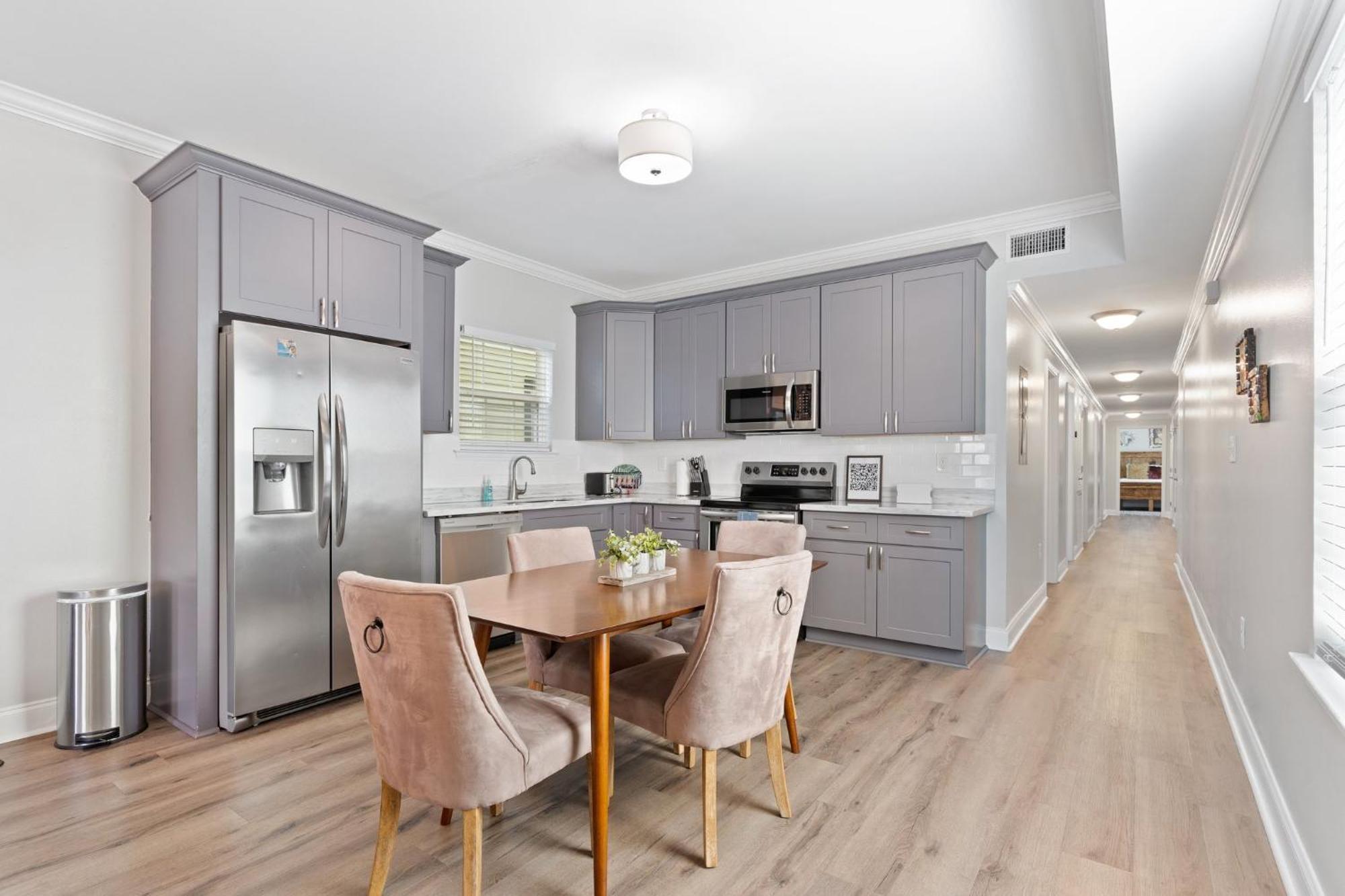 4br Mid-city House With Pool Modern & Spacious Holiday home