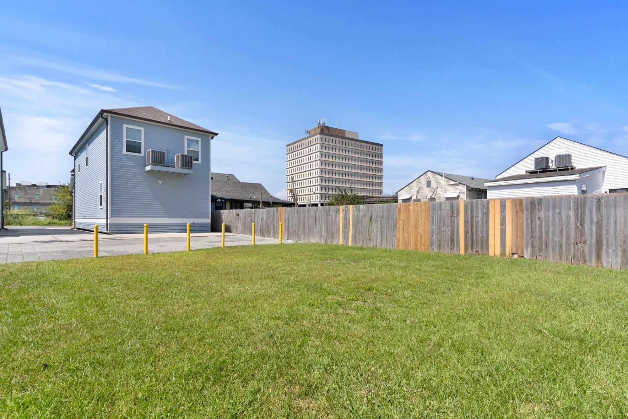 4br Mid-city House With Pool Modern & Spacious Holiday home *